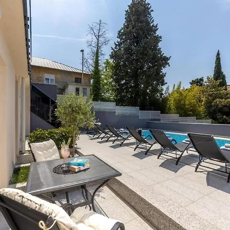 公寓 Adorable With Balcony And Swimming Pool 茨里克韦尼察