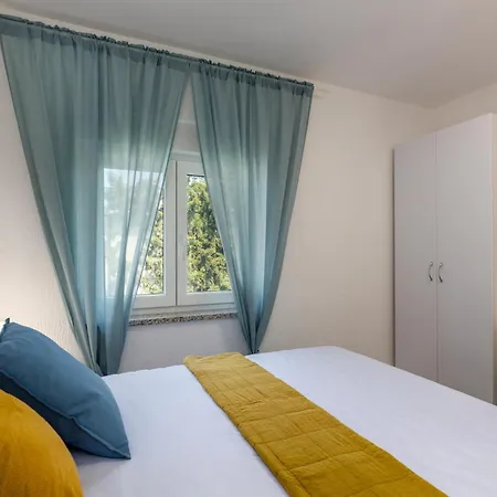 Apartman Adorable With Balcony And Swimming Pool
